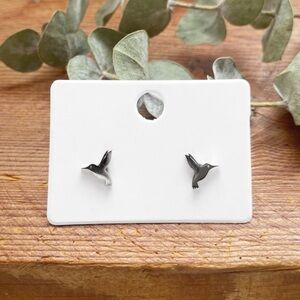 NEW Dainty Hummingbird stud Earrings in Silver color - Boutique
